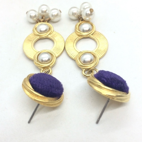 3/$30 VINTAGE 80S EARRINGS GOLD TONE PEARLS FUZZY PURPLE DANGLE DROP GEOMETRIC - Picture 13 of 16